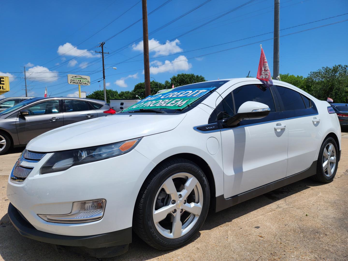 2015 WHITE Chevrolet Volt (1G1RA6E45FU) with an ELECTRIC engine, Continuously Variable Transmission transmission, located at 2660 S.Garland Avenue, Garland, TX, 75041, (469) 298-3118, 32.885551, -96.655602 - Welcome to DallasAutos4Less, one of the Premier BUY HERE PAY HERE Dealers in the North Dallas Area. We specialize in financing to people with NO CREDIT or BAD CREDIT. We need proof of income, proof of residence, and a ID. Come buy your new car from us today!! This is a very well cared for 2015 Ch - Photo#7